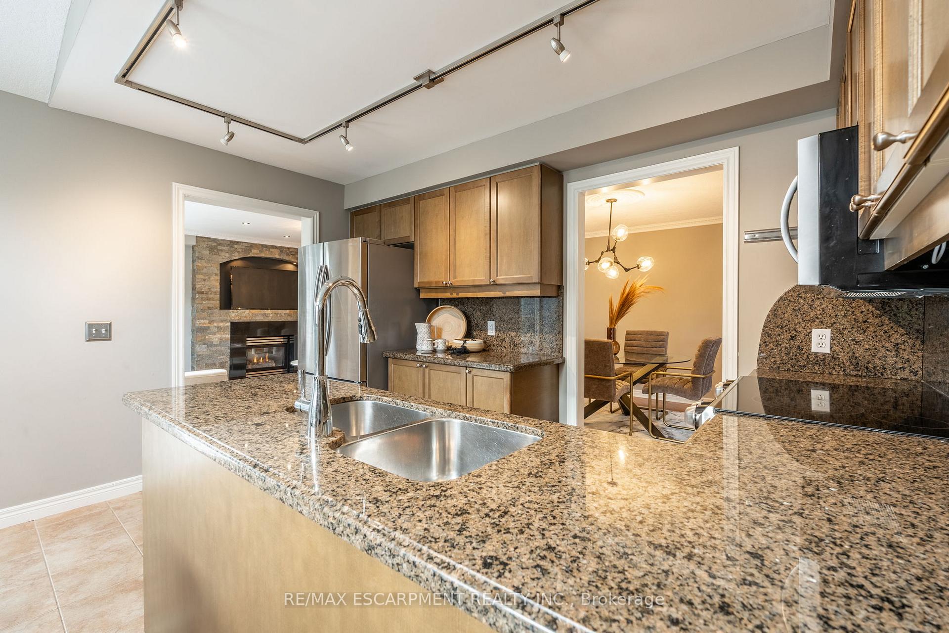 Photo 13 of 14 Evergreens Drive, Grimsby, Grimsby West — HOMEH