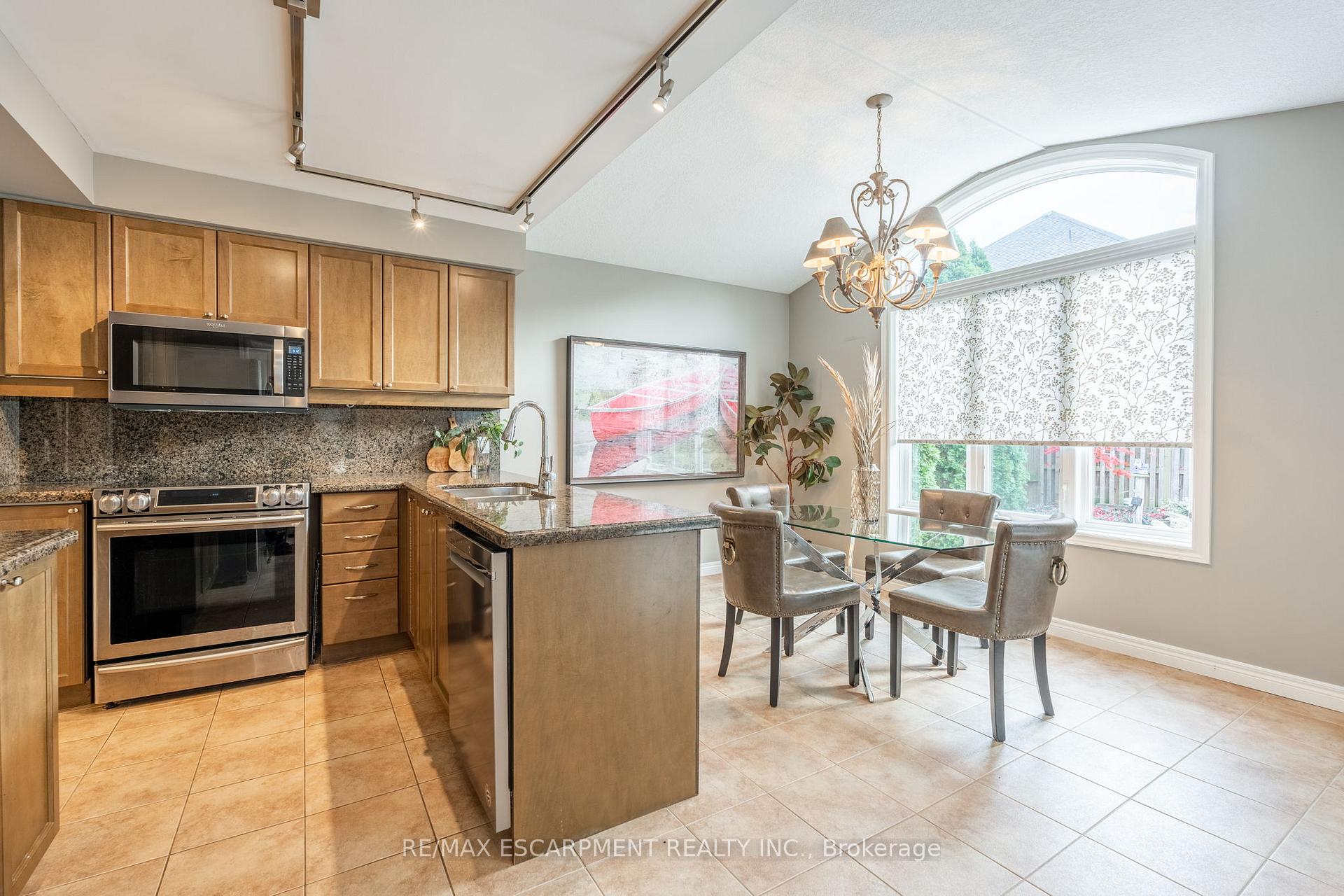Photo 14 of 14 Evergreens Drive, Grimsby, Grimsby West — HOMEH