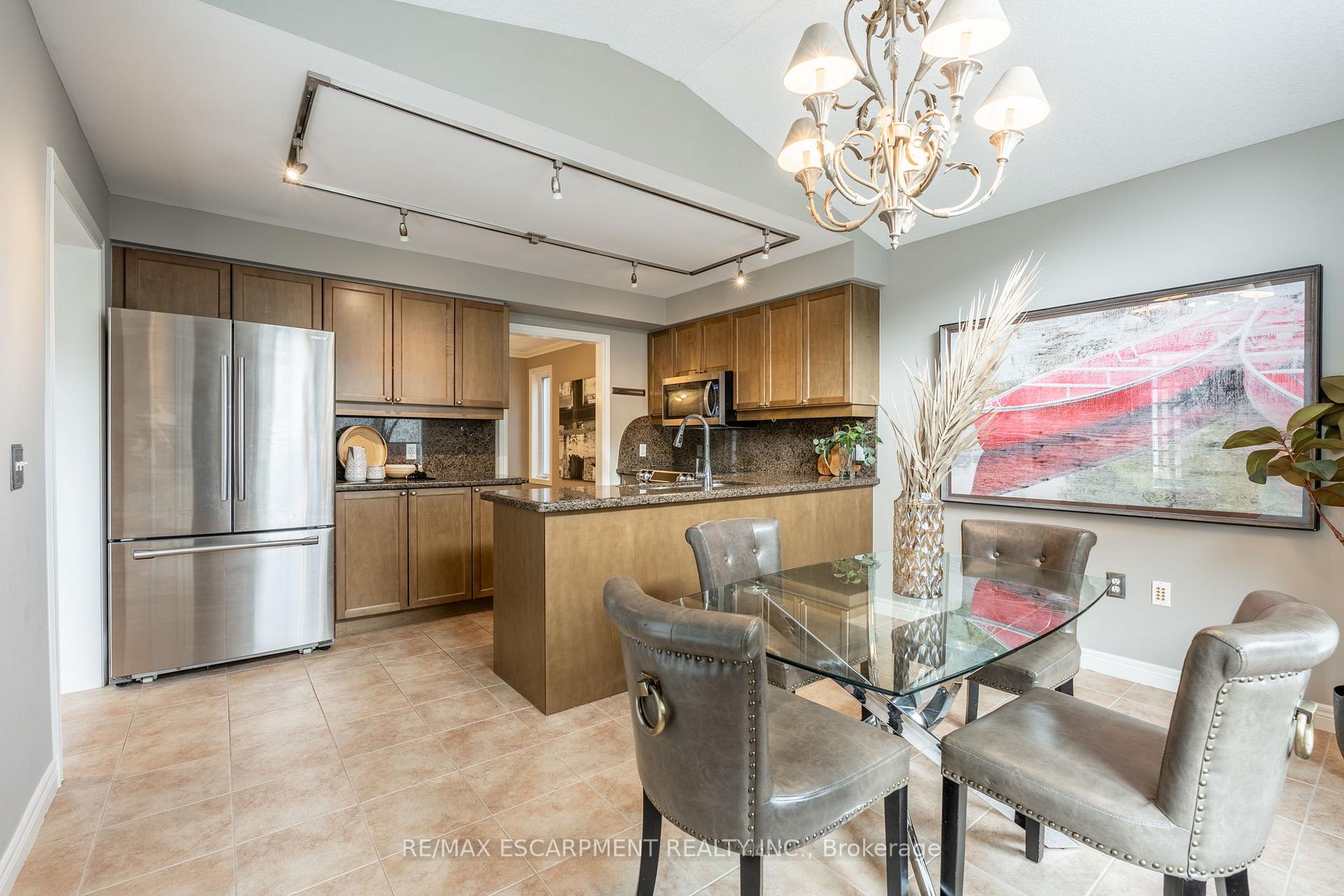 Photo 15 of 14 Evergreens Drive, Grimsby, Grimsby West — HOMEH
