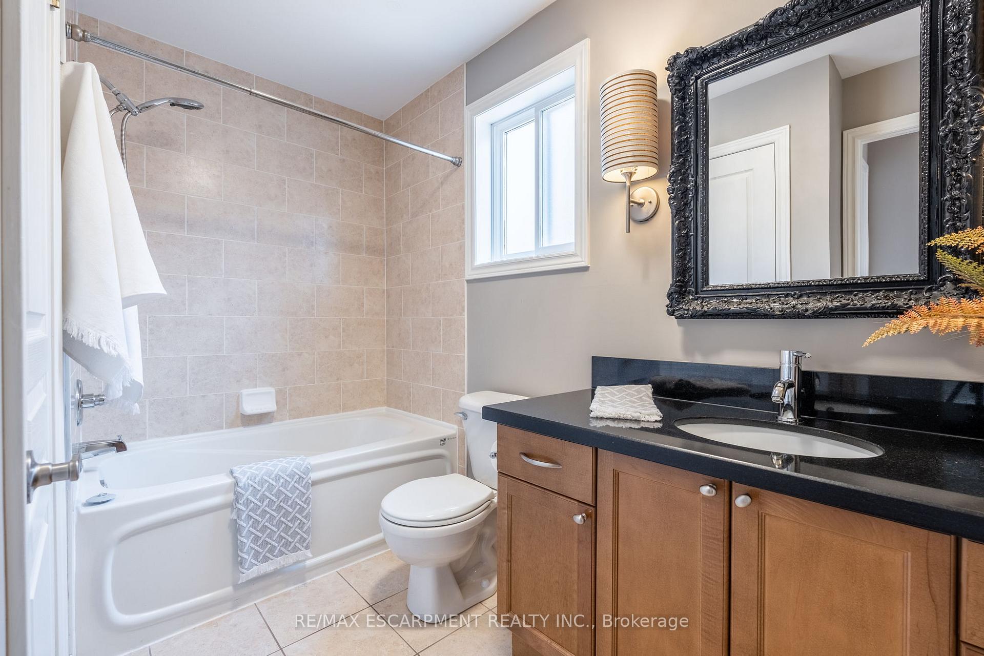 Photo 20 of 14 Evergreens Drive, Grimsby, Grimsby West — HOMEH