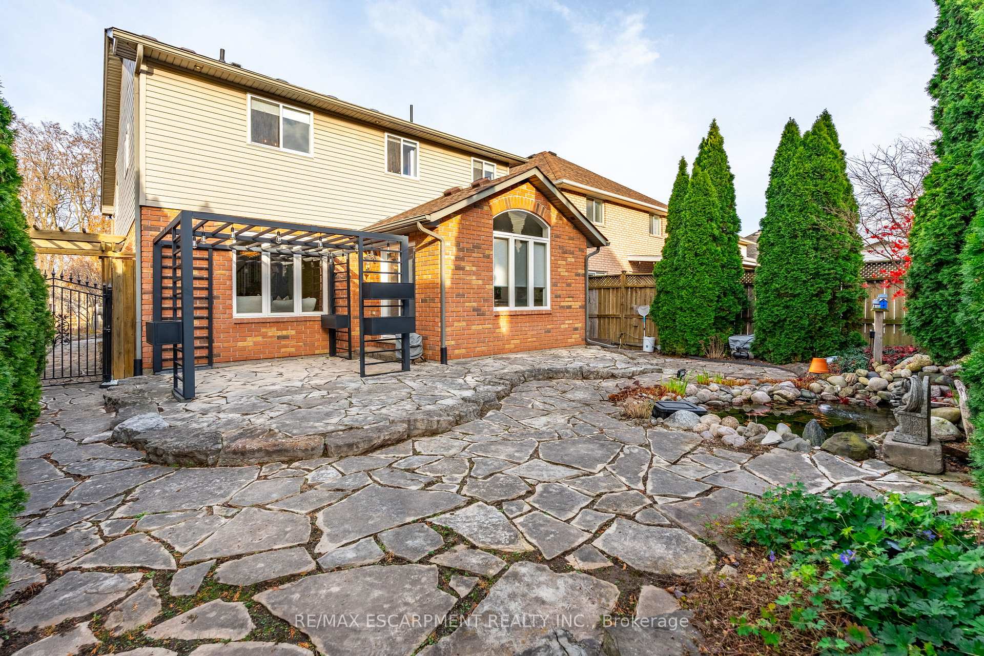 Photo 37 of 14 Evergreens Drive, Grimsby, Grimsby West — HOMEH