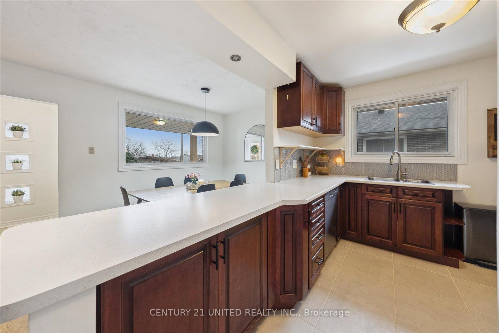 Photo 16 of 907 Rosehill Drive, Peterborough, Northcrest Ward 5 — HOMEH