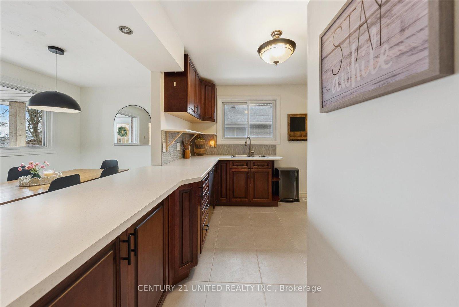Photo 17 of 907 Rosehill Drive, Peterborough, Northcrest Ward 5 — HOMEH