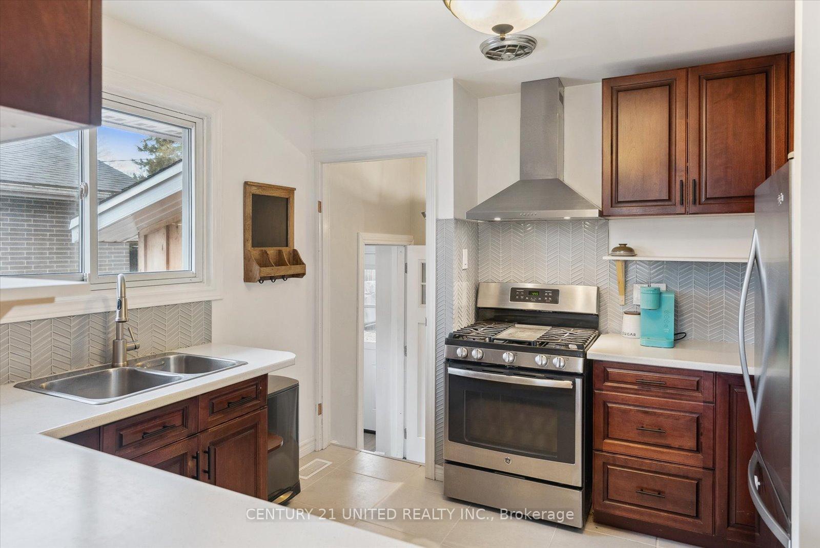 Photo 18 of 907 Rosehill Drive, Peterborough, Northcrest Ward 5 — HOMEH
