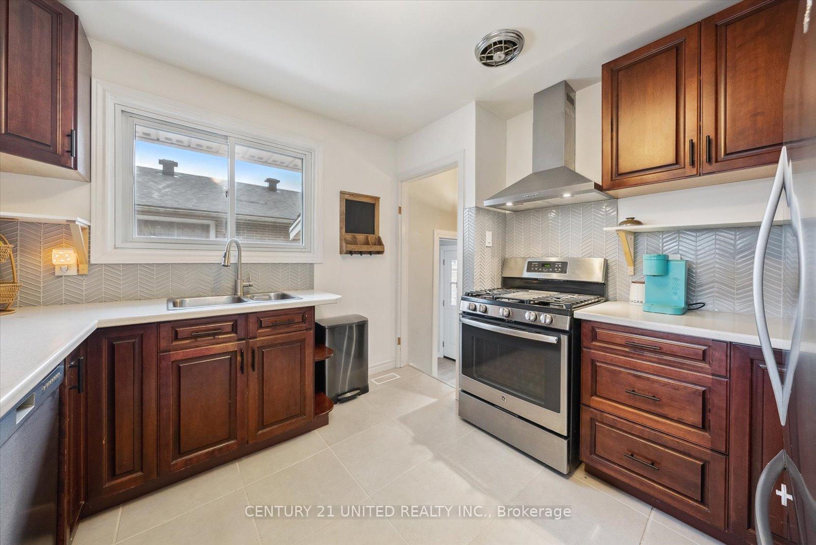 Photo 19 of 907 Rosehill Drive, Peterborough, Northcrest Ward 5 — HOMEH