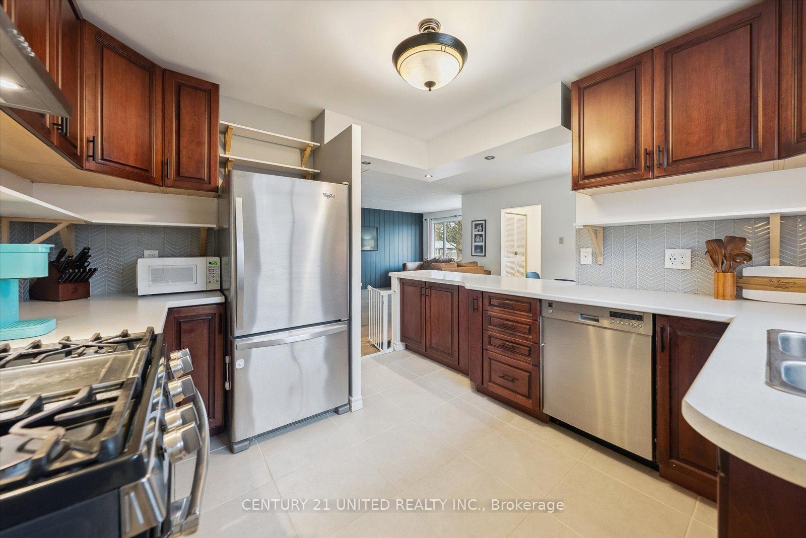 Photo 20 of 907 Rosehill Drive, Peterborough, Northcrest Ward 5 — HOMEH