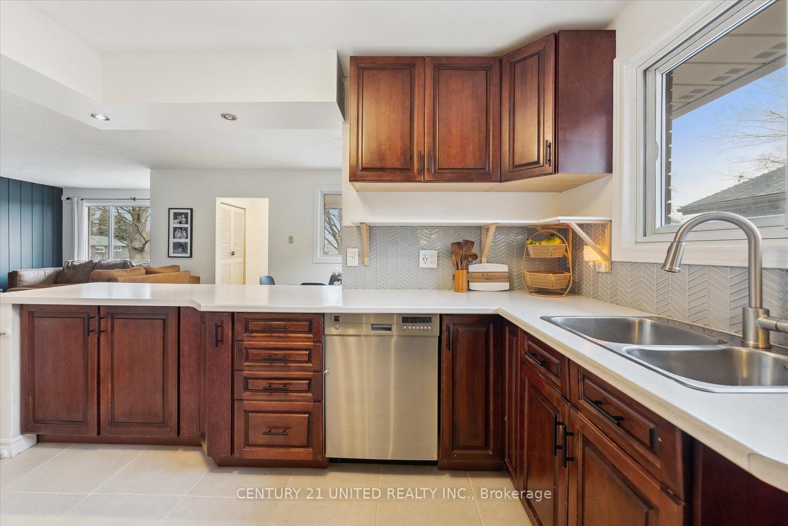 Photo 21 of 907 Rosehill Drive, Peterborough, Northcrest Ward 5 — HOMEH