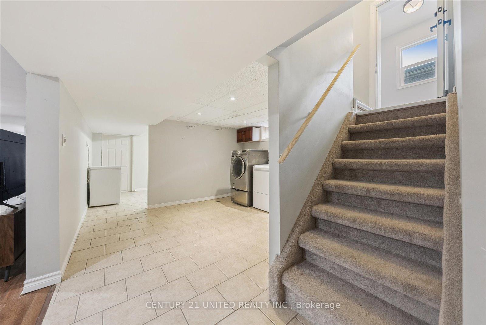 Photo 33 of 907 Rosehill Drive, Peterborough, Northcrest Ward 5 — HOMEH