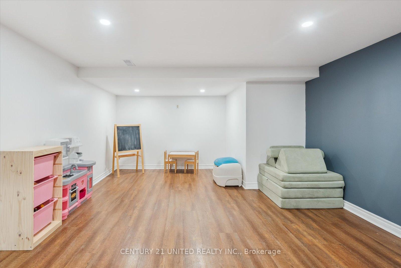 Photo 36 of 907 Rosehill Drive, Peterborough, Northcrest Ward 5 — HOMEH