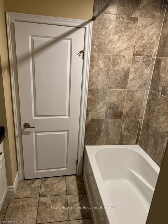 Photo 3 of 111 Dallan Drive, Guelph, Pineridge/Westminster Woods — HOMEH