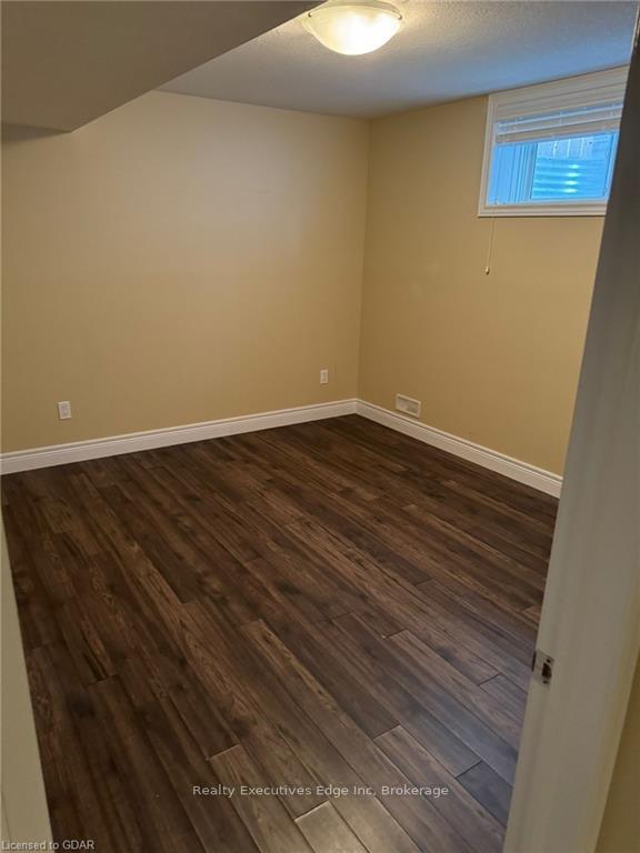 Photo 5 of 111 Dallan Drive, Guelph, Pineridge/Westminster Woods — HOMEH