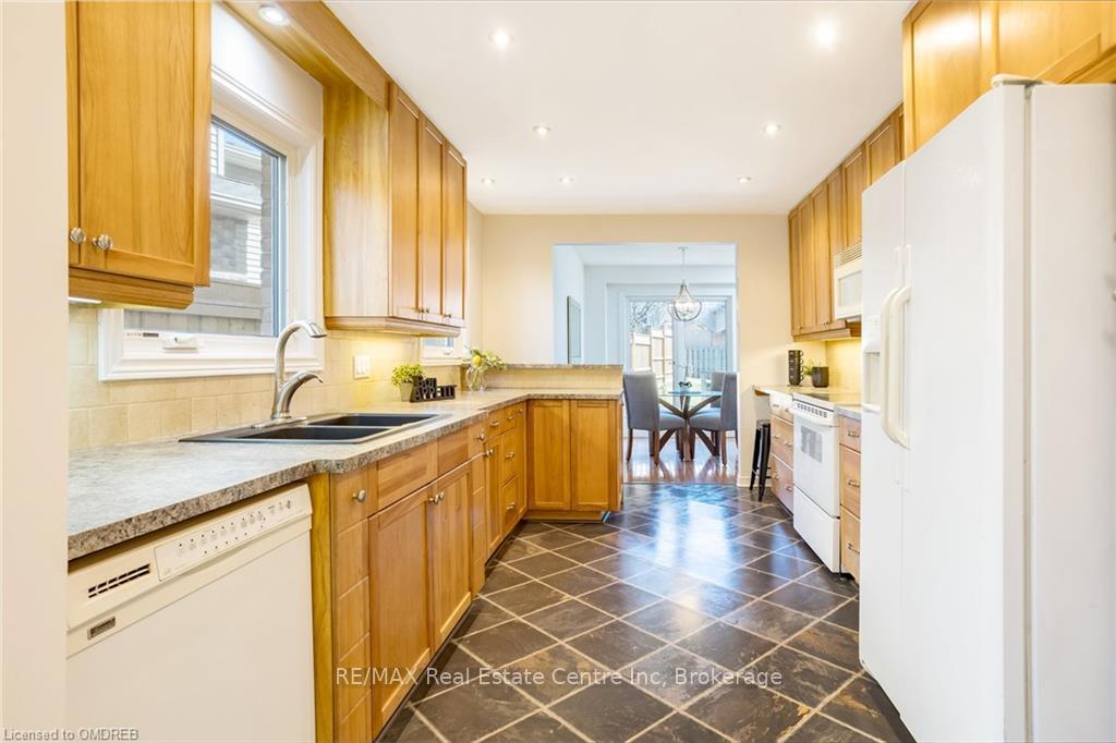Photo 10 of 156 Harvest Drive, Milton, Bronte Meadows — HOMEH