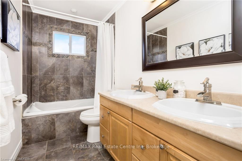 Photo 17 of 156 Harvest Drive, Milton, Bronte Meadows — HOMEH
