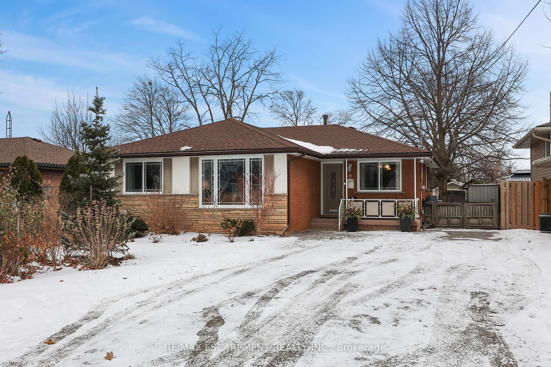 Photo 1 of 8 Lakeview Avenue, Grimsby, Grimsby Beach — HOMEH