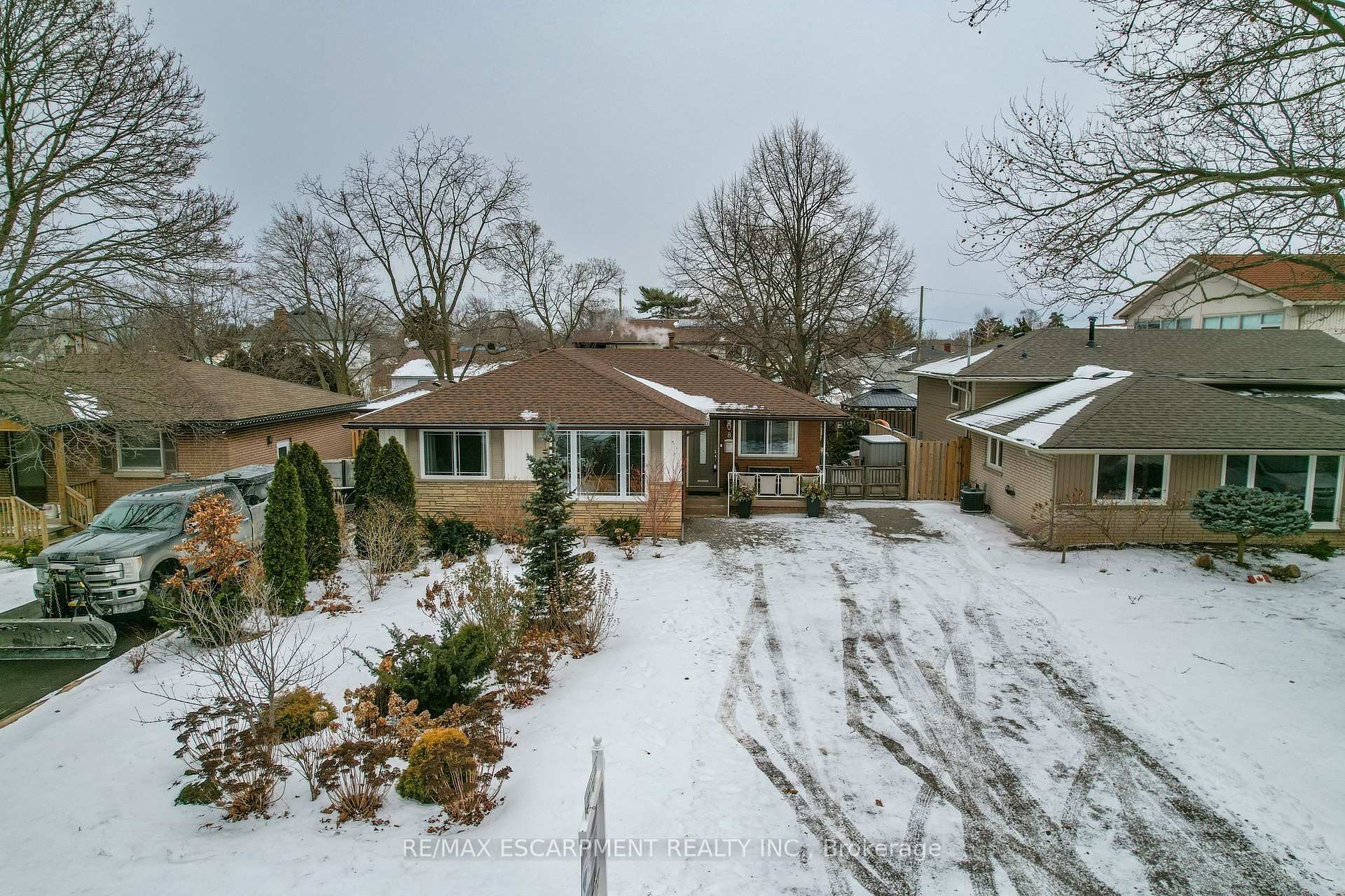 Photo 2 of 8 Lakeview Avenue, Grimsby, Grimsby Beach — HOMEH