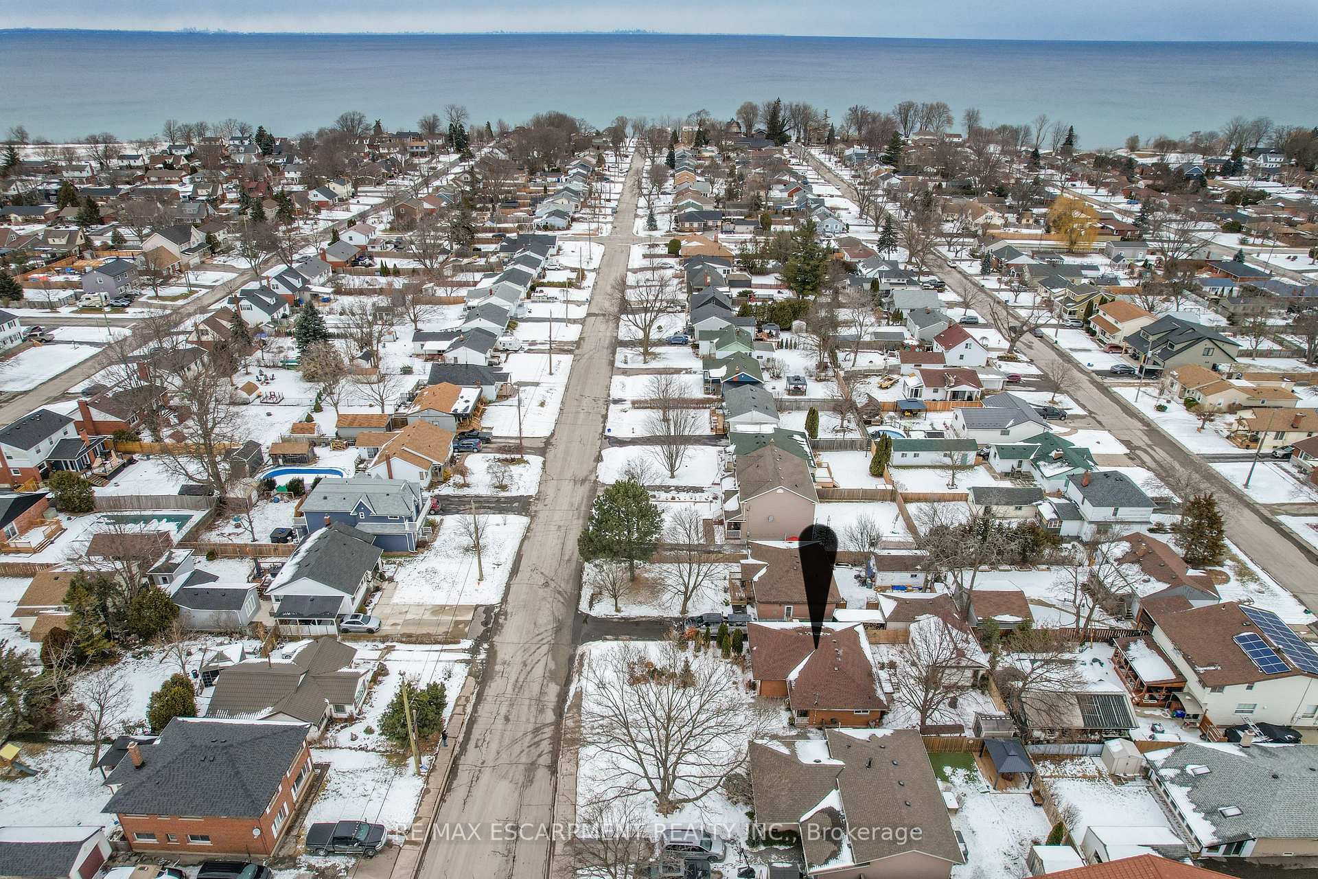 Photo 3 of 8 Lakeview Avenue, Grimsby, Grimsby Beach — HOMEH
