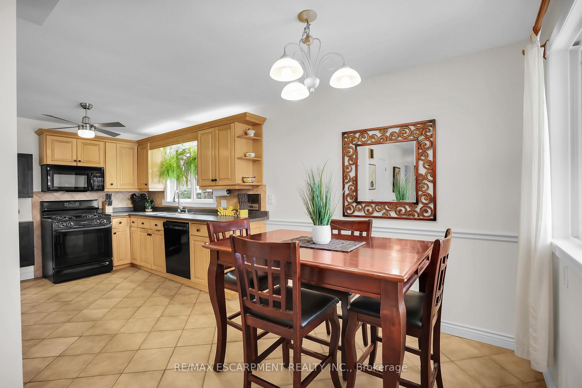 Photo 8 of 8 Lakeview Avenue, Grimsby, Grimsby Beach — HOMEH