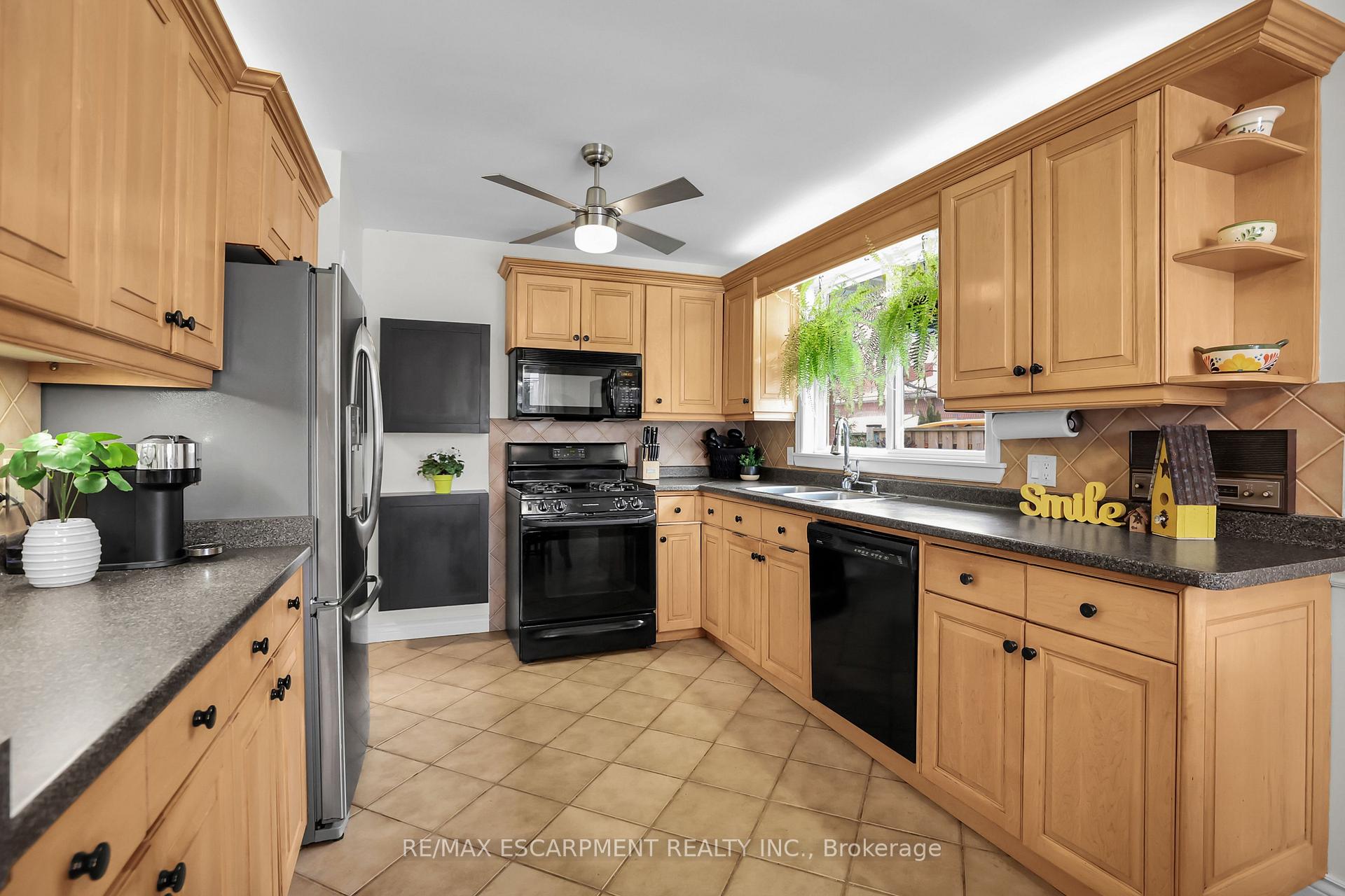 Photo 9 of 8 Lakeview Avenue, Grimsby, Grimsby Beach — HOMEH