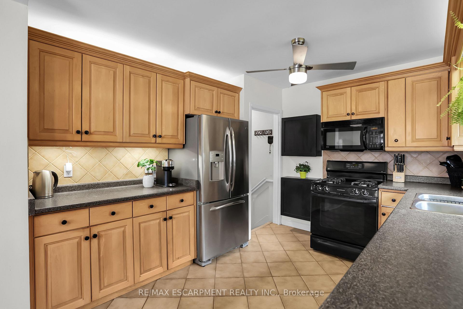 Photo 10 of 8 Lakeview Avenue, Grimsby, Grimsby Beach — HOMEH