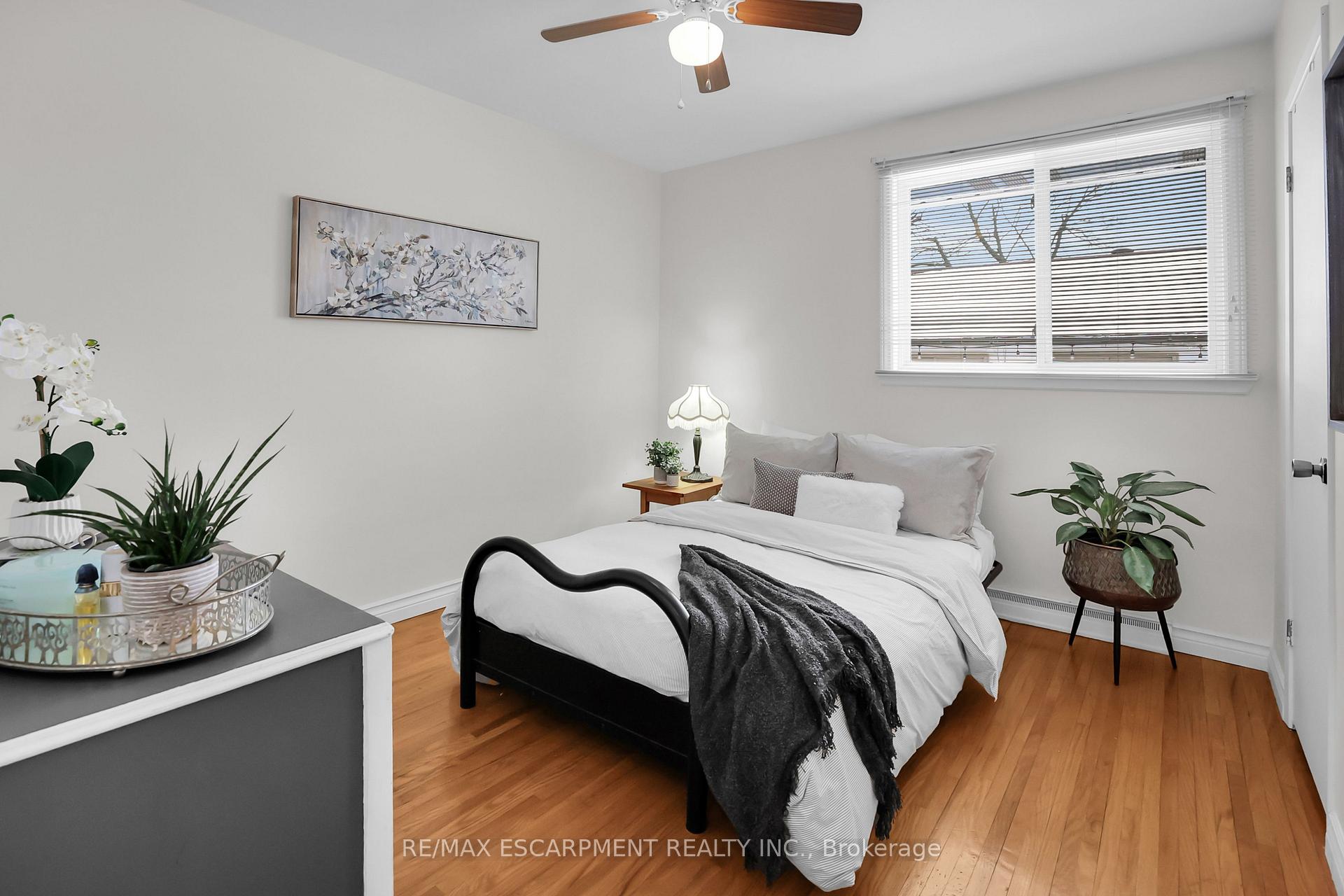 Photo 13 of 8 Lakeview Avenue, Grimsby, Grimsby Beach — HOMEH