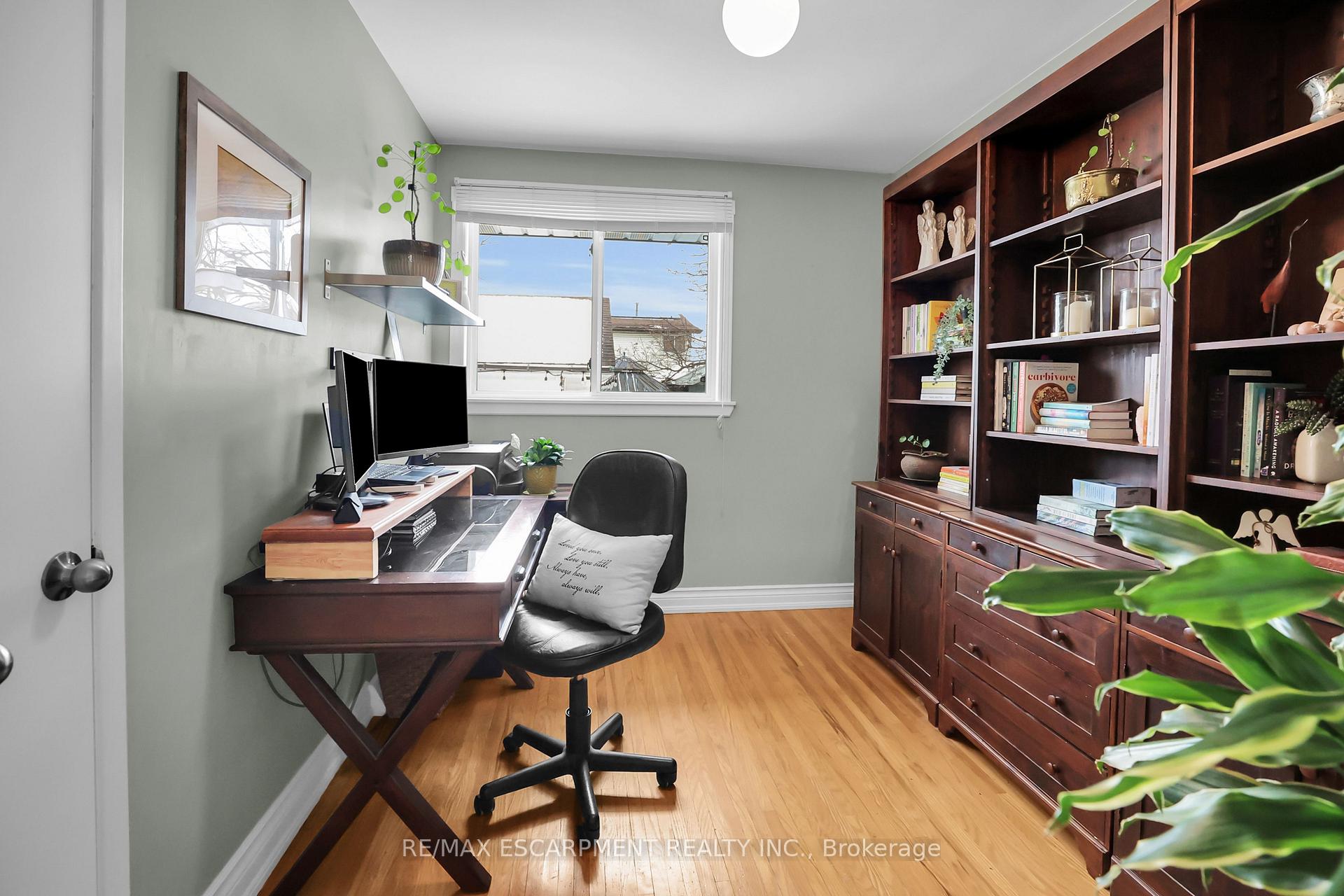 Photo 14 of 8 Lakeview Avenue, Grimsby, Grimsby Beach — HOMEH