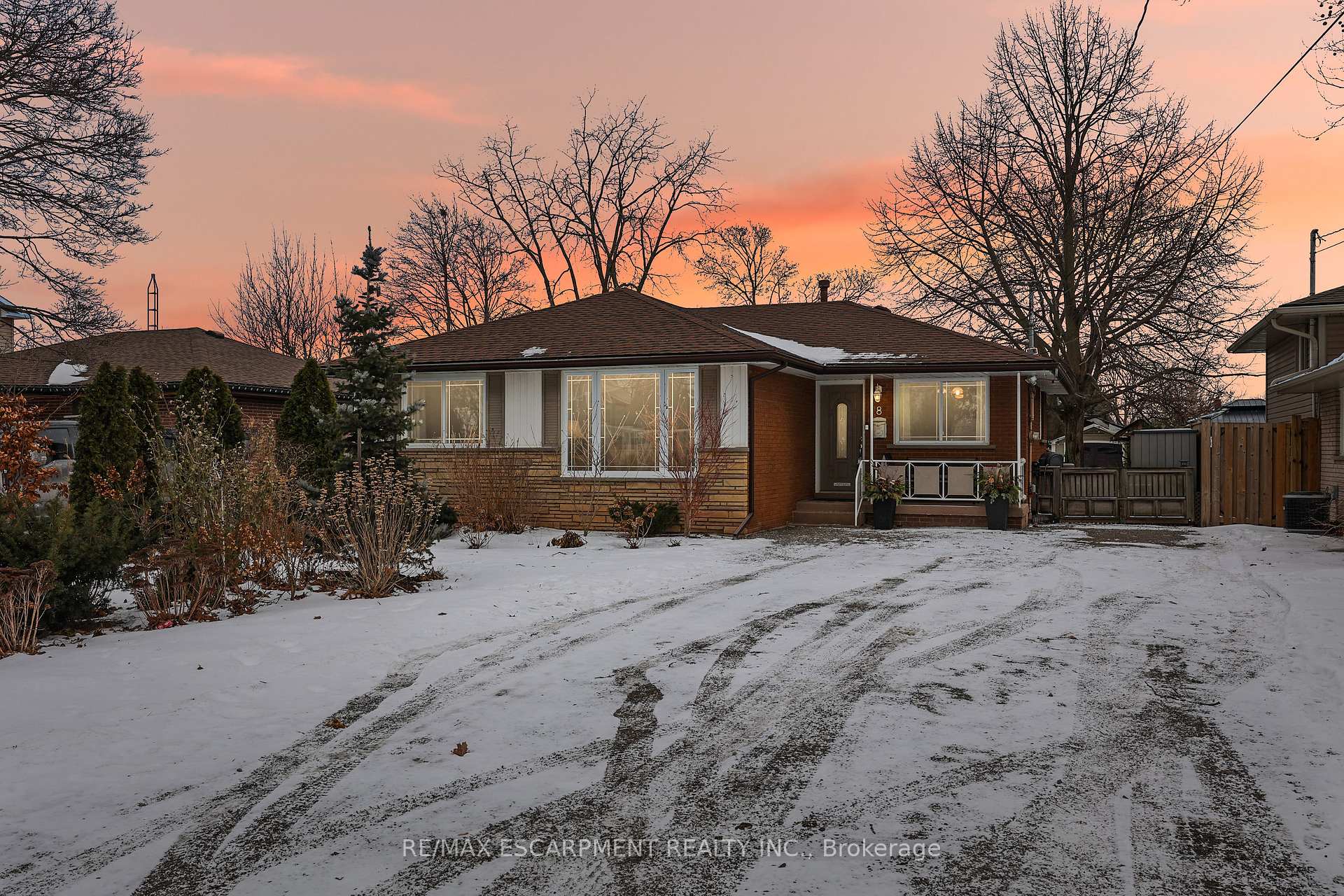 Photo 30 of 8 Lakeview Avenue, Grimsby, Grimsby Beach — HOMEH