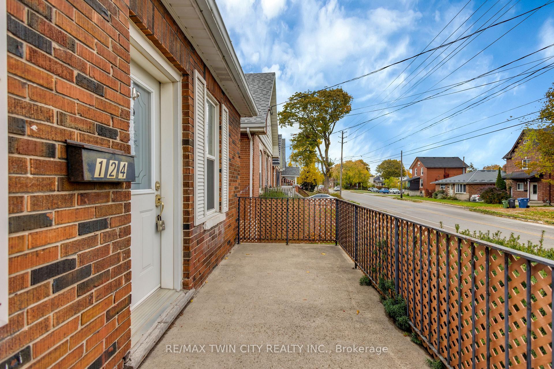 Photo 3 of 124 Elizabeth Street, Guelph, St. Patrick's Ward — HOMEH