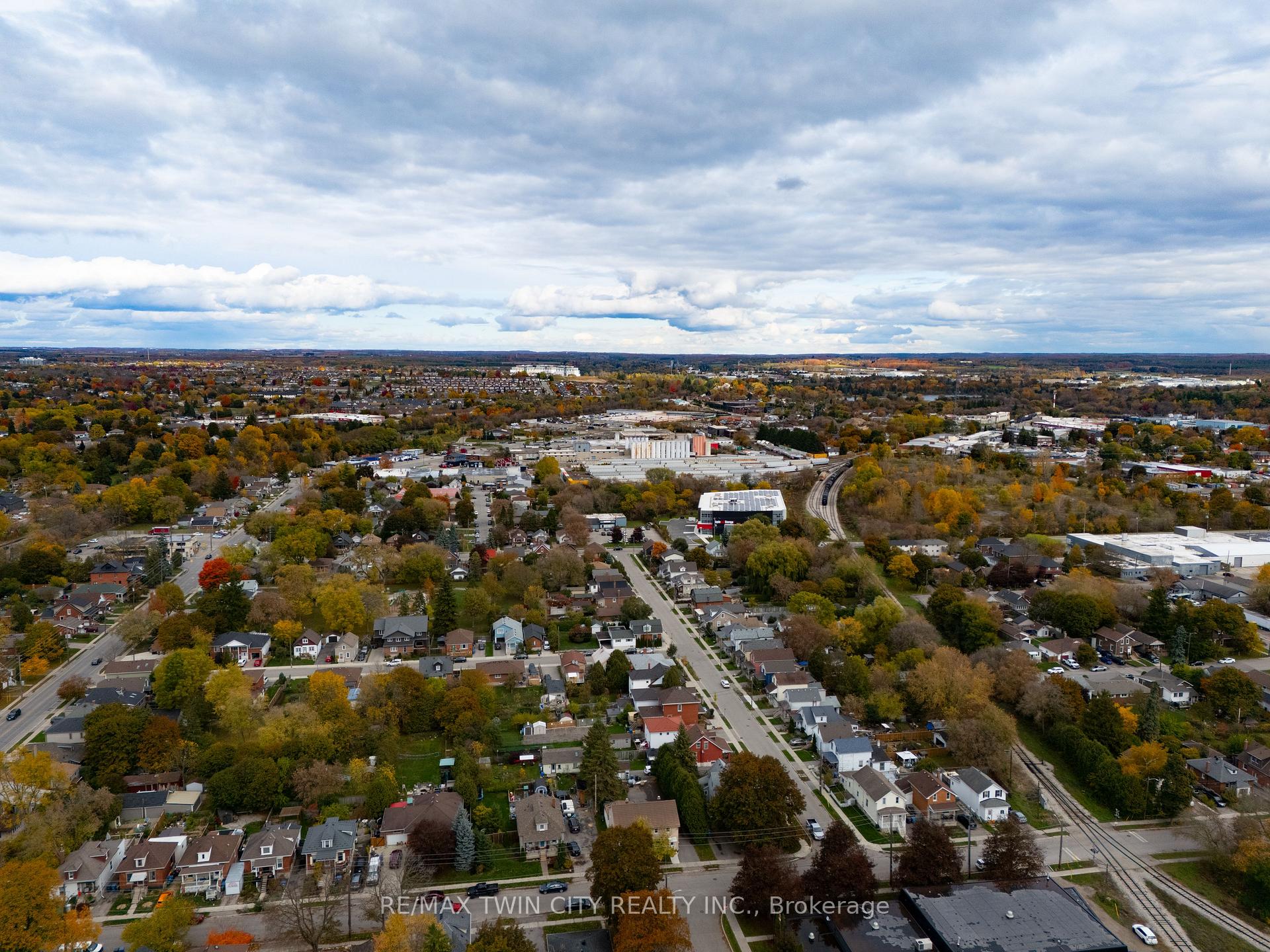 Photo 33 of 124 Elizabeth Street, Guelph, St. Patrick's Ward — HOMEH
