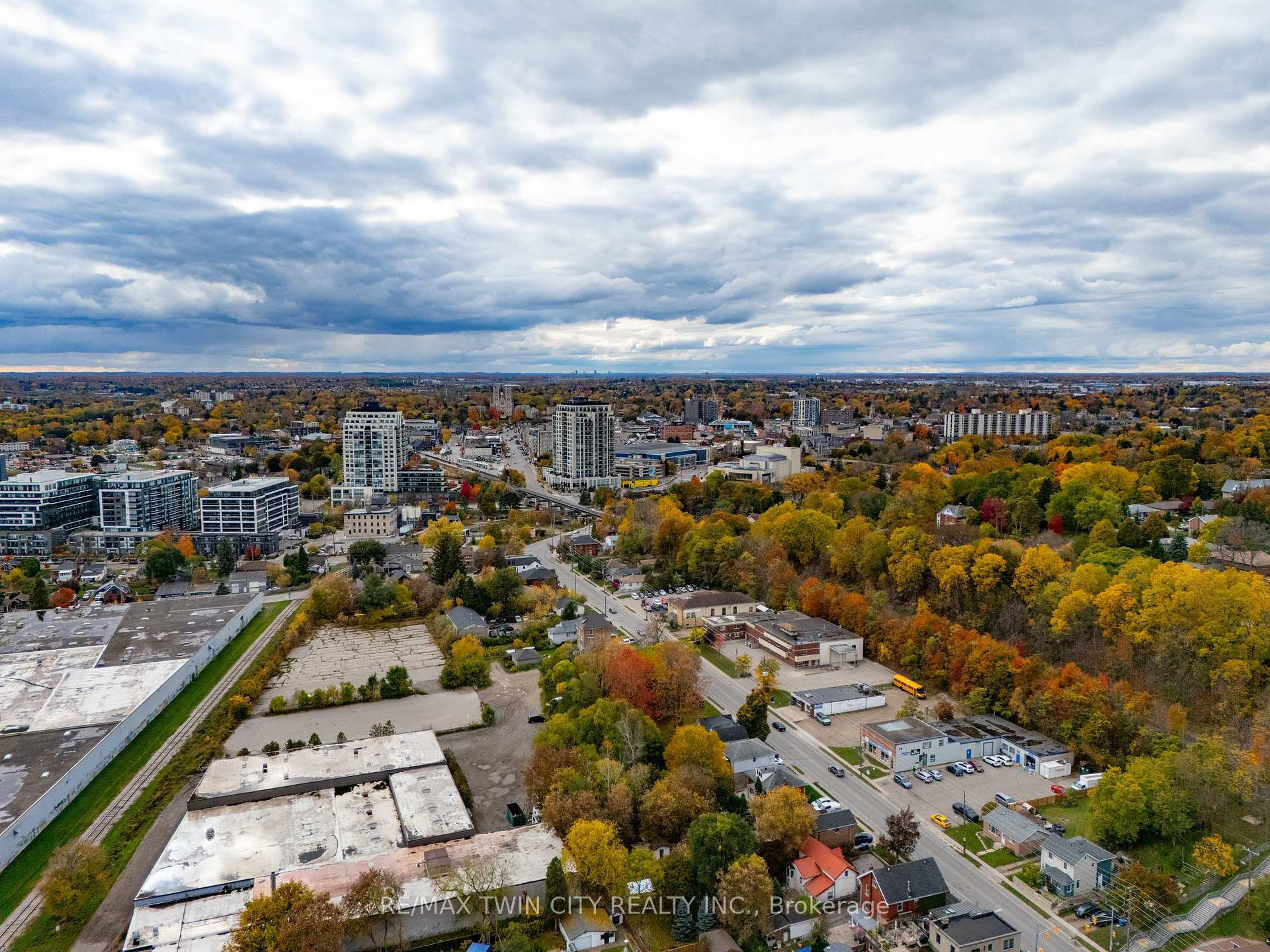 Photo 35 of 124 Elizabeth Street, Guelph, St. Patrick's Ward — HOMEH