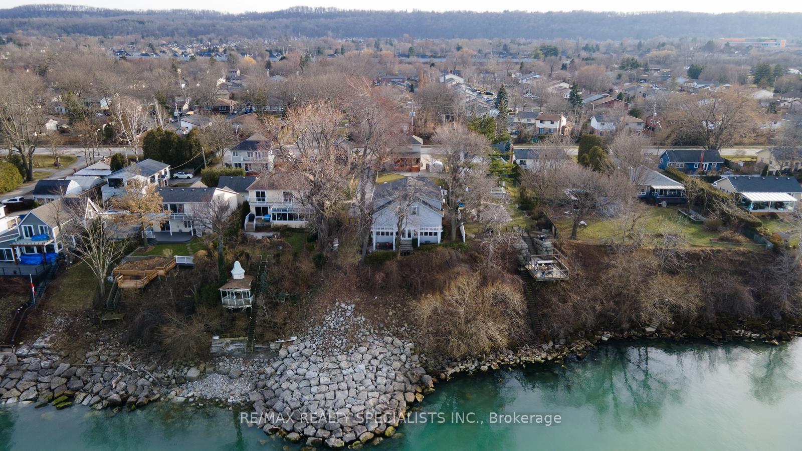 Photo 39 of 2 12th Street, Grimsby, Grimsby Beach — HOMEH
