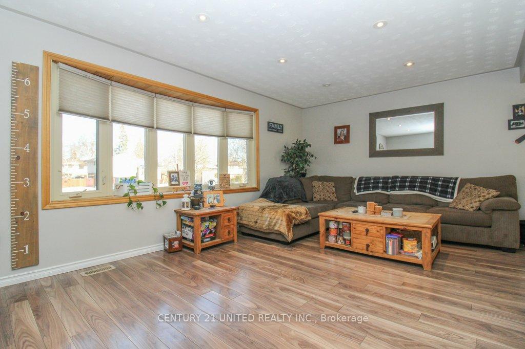 Photo 4 of 1495 Fair Avenue, Peterborough, Monaghan Ward 2 — HOMEH