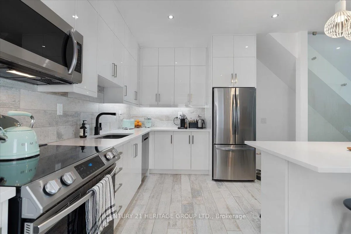 Photo 14 of 575 Mary Street, Hamilton, North End — HOMEH