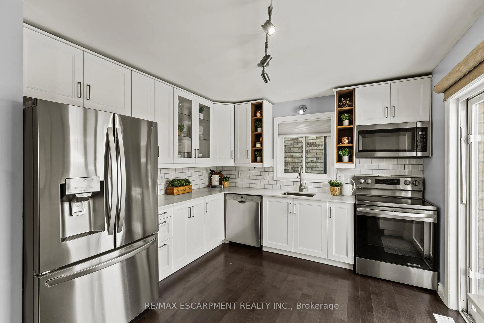 Photo 8 of 11 Wilbur Drive, Hamilton, Binbrook — HOMEH