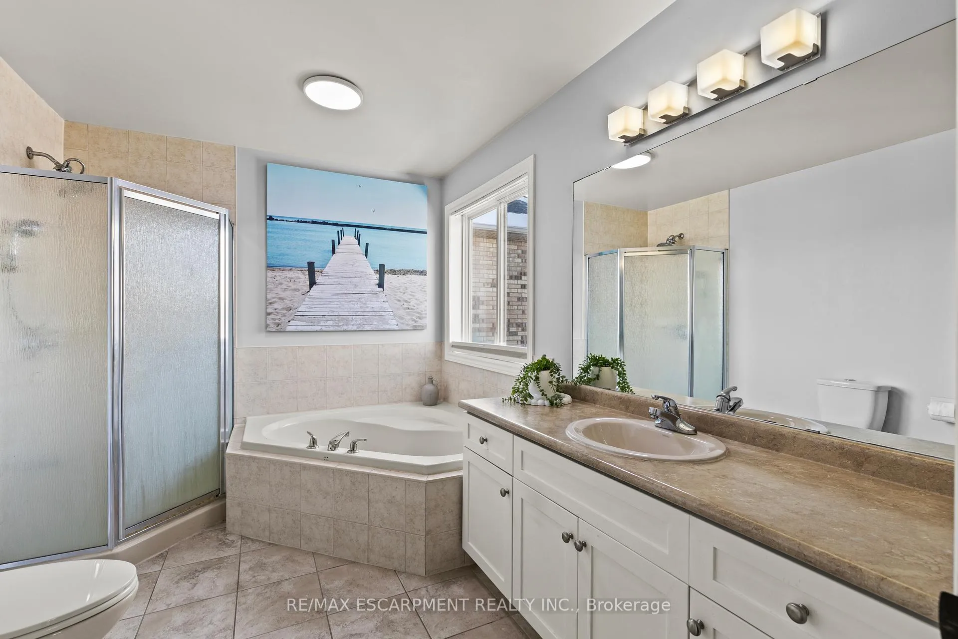 Photo 11 of 11 Wilbur Drive, Hamilton, Binbrook — HOMEH