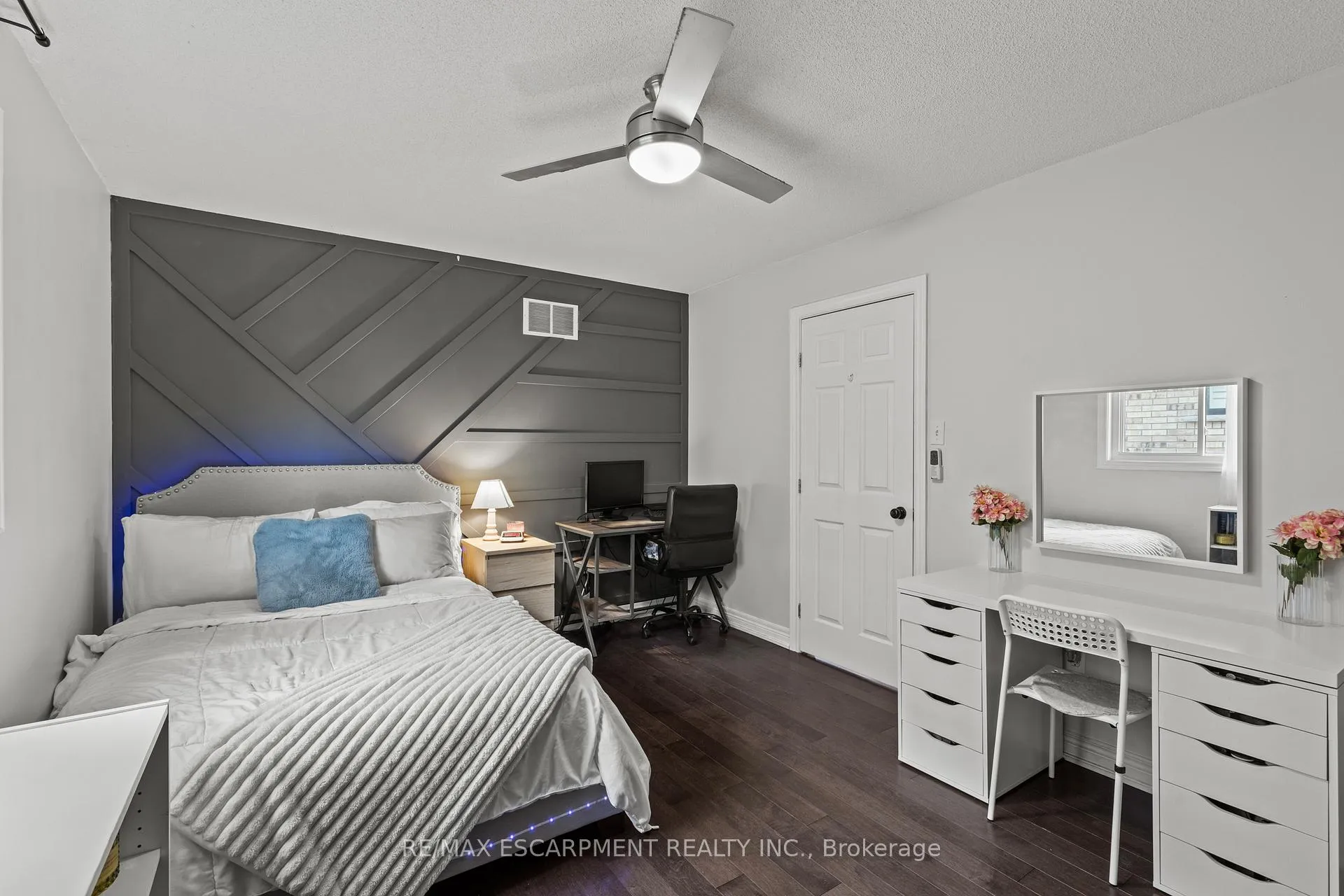 Photo 13 of 11 Wilbur Drive, Hamilton, Binbrook — HOMEH