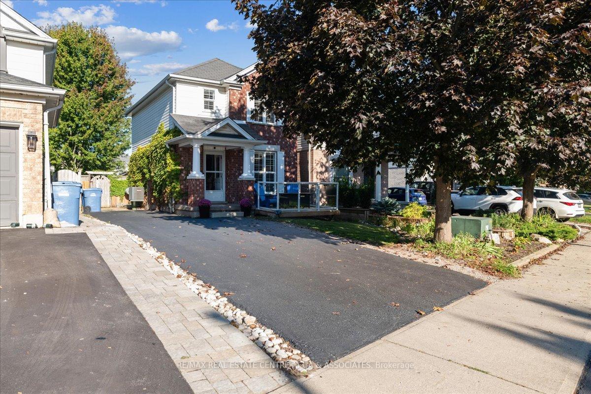 Photo 2 of 17 Starview Crescent, Guelph, Grange Road — HOMEH