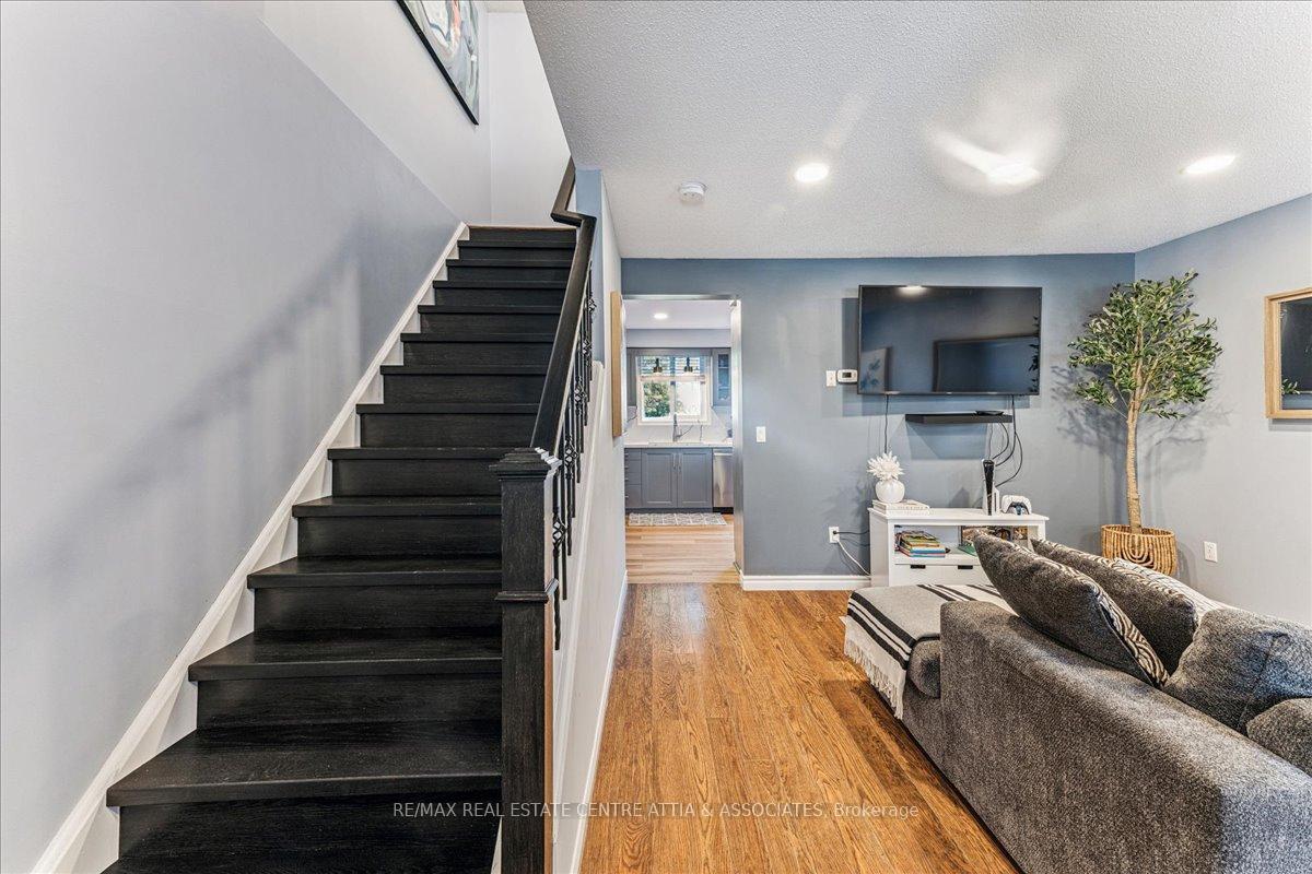 Photo 4 of 17 Starview Crescent, Guelph, Grange Road — HOMEH