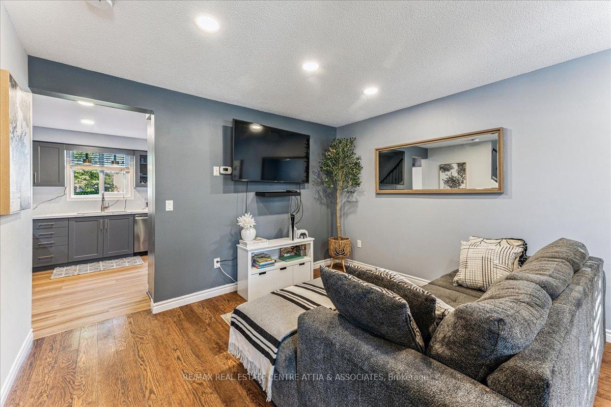 Photo 5 of 17 Starview Crescent, Guelph, Grange Road — HOMEH