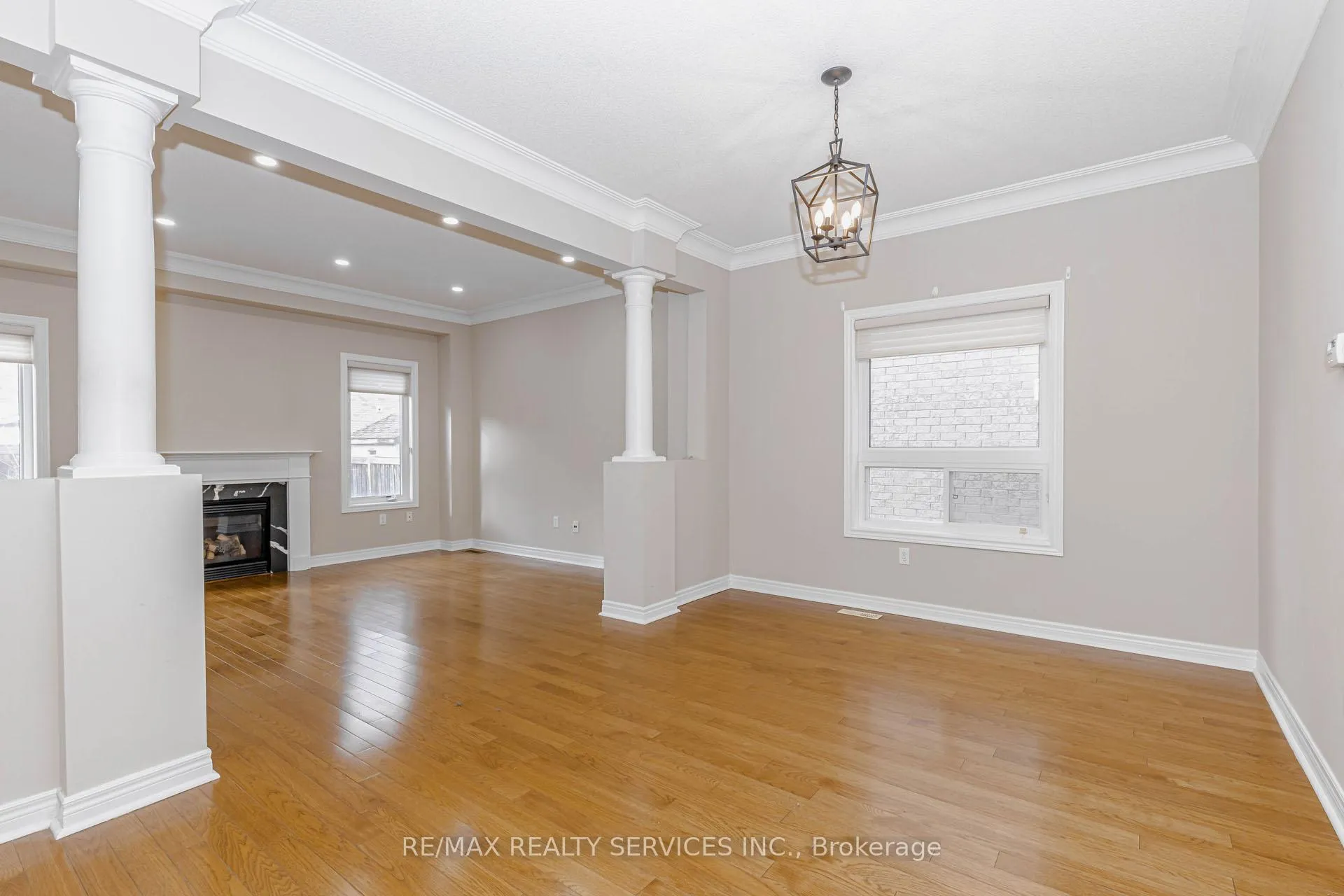 Photo 6 of 116 Chalkfarm Crescent, Brampton, Northwest Sandalwood Parkway — HOMEH
