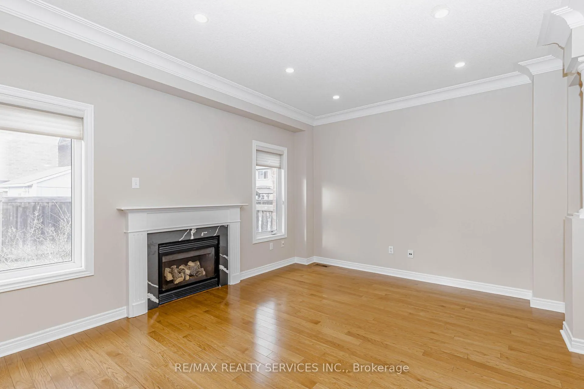 Photo 8 of 116 Chalkfarm Crescent, Brampton, Northwest Sandalwood Parkway — HOMEH