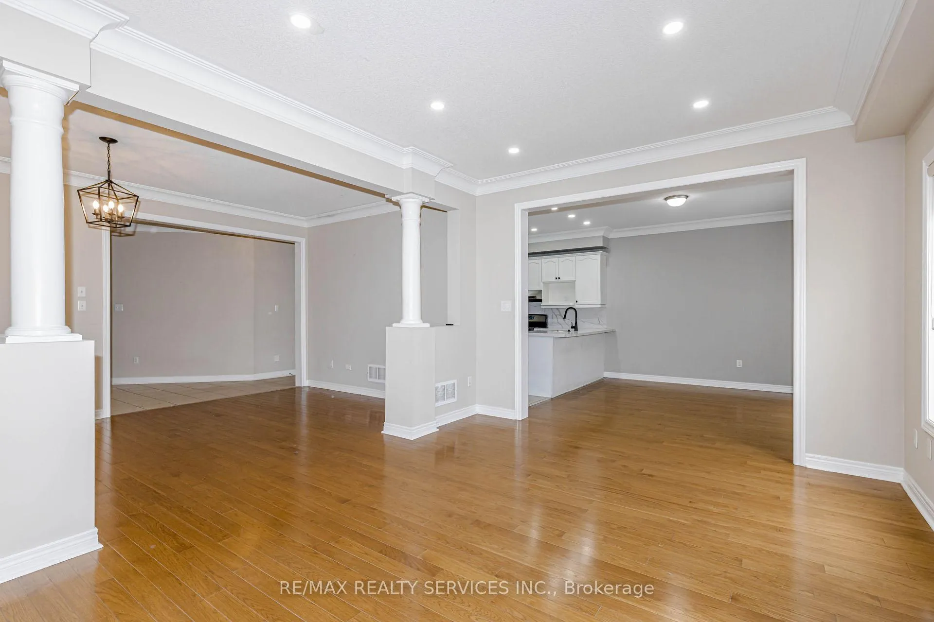 Photo 9 of 116 Chalkfarm Crescent, Brampton, Northwest Sandalwood Parkway — HOMEH