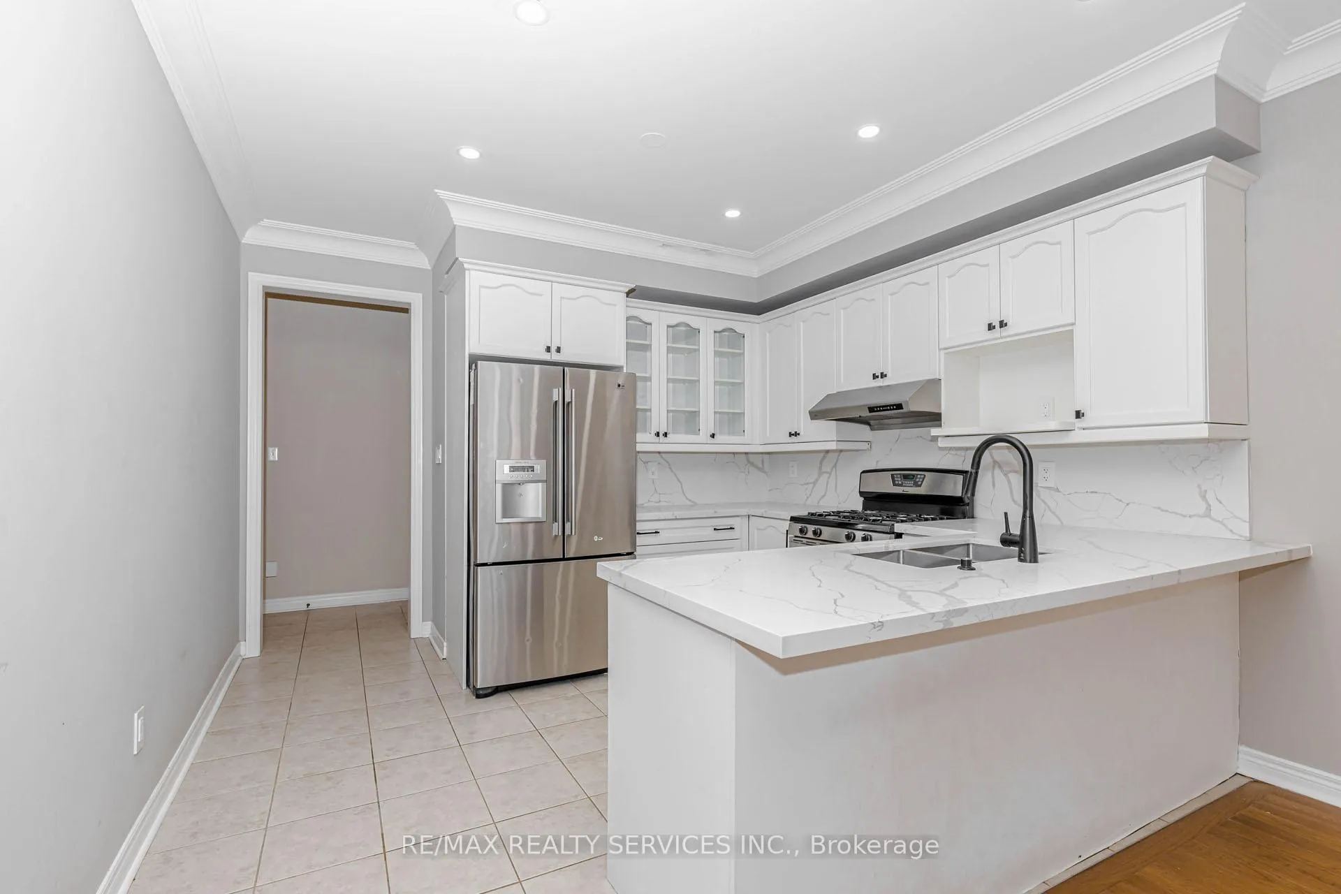 Photo 12 of 116 Chalkfarm Crescent, Brampton, Northwest Sandalwood Parkway — HOMEH