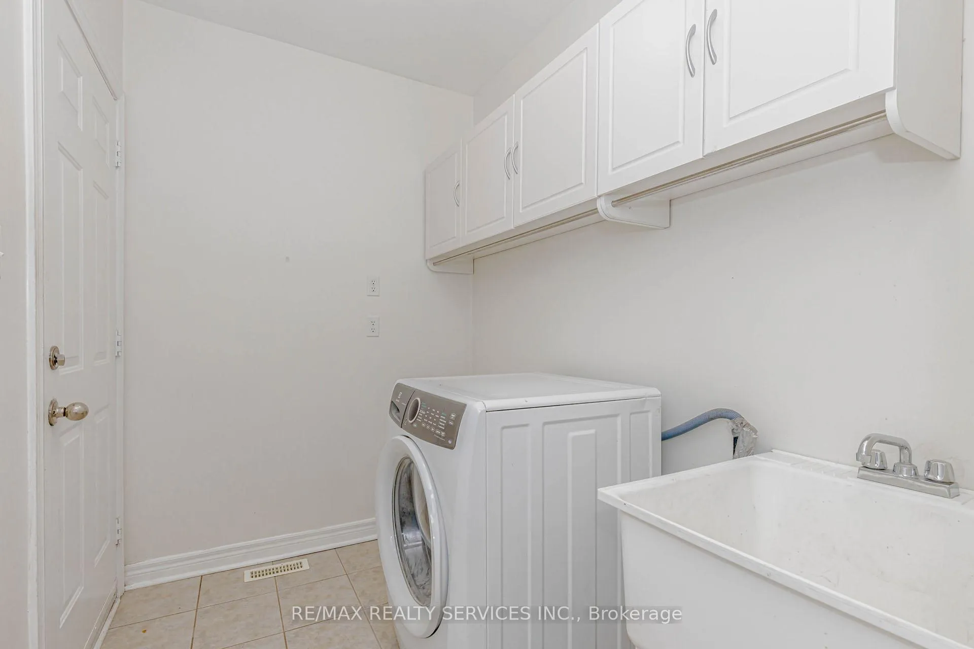 Photo 17 of 116 Chalkfarm Crescent, Brampton, Northwest Sandalwood Parkway — HOMEH