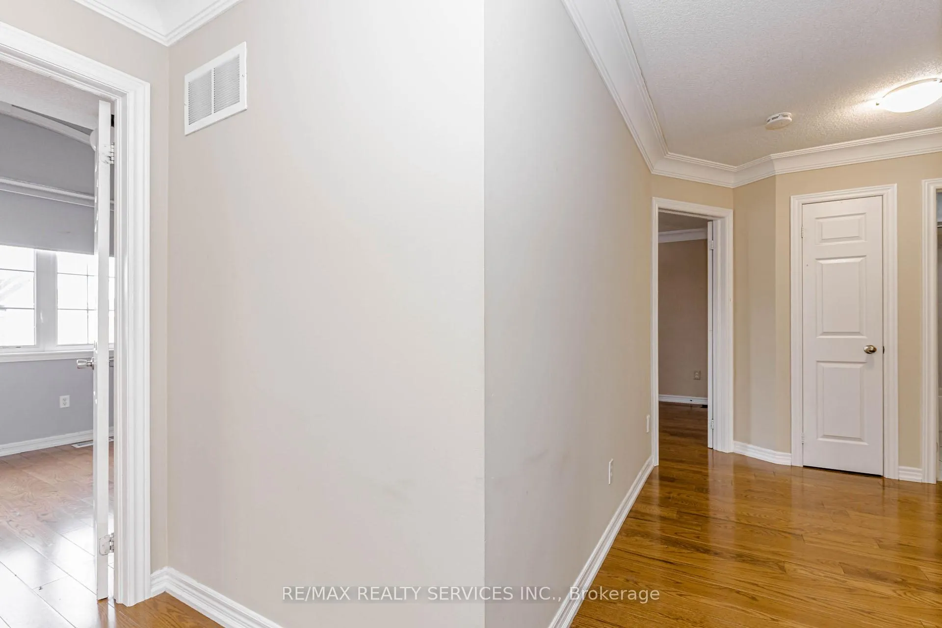 Photo 19 of 116 Chalkfarm Crescent, Brampton, Northwest Sandalwood Parkway — HOMEH