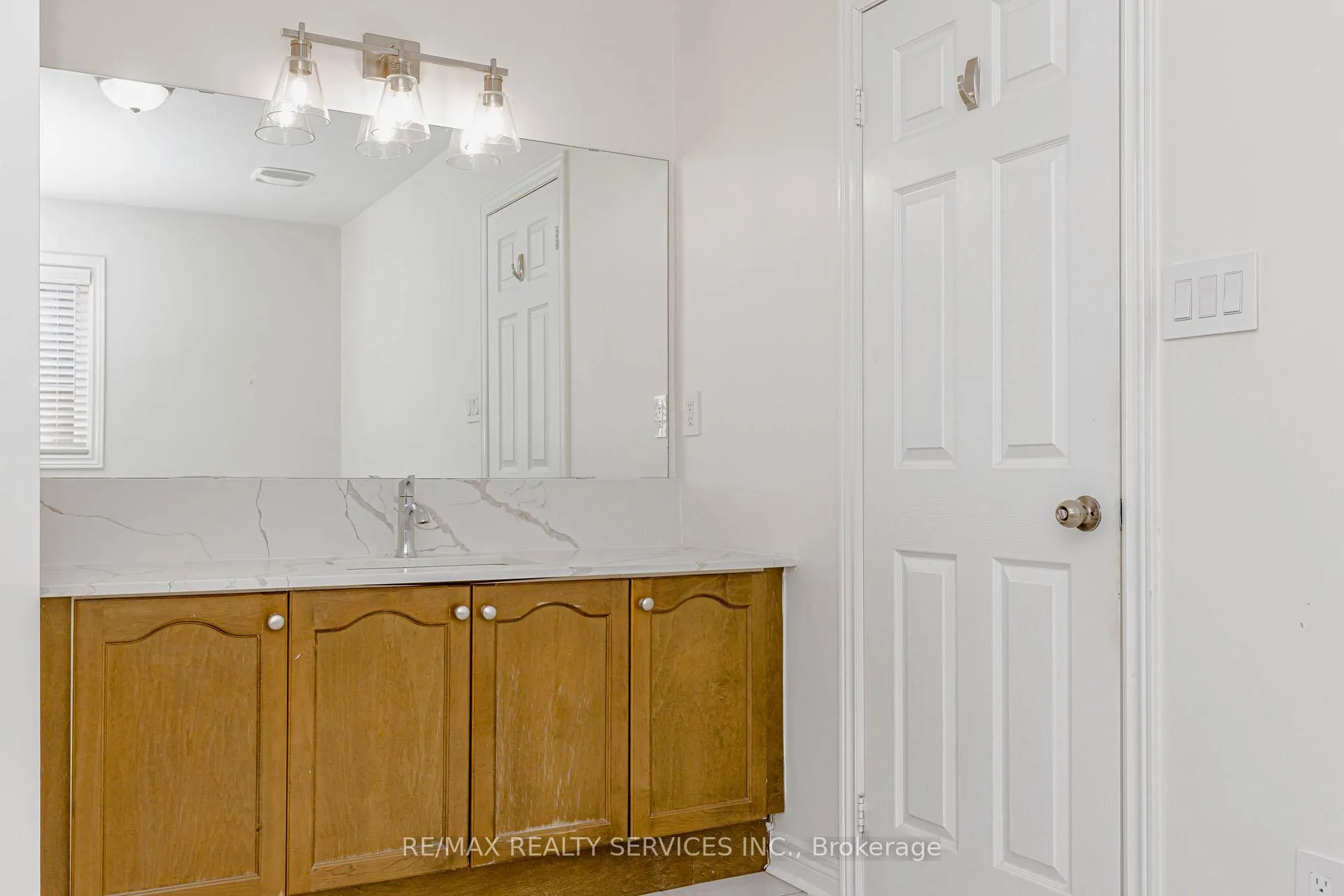 Photo 23 of 116 Chalkfarm Crescent, Brampton, Northwest Sandalwood Parkway — HOMEH