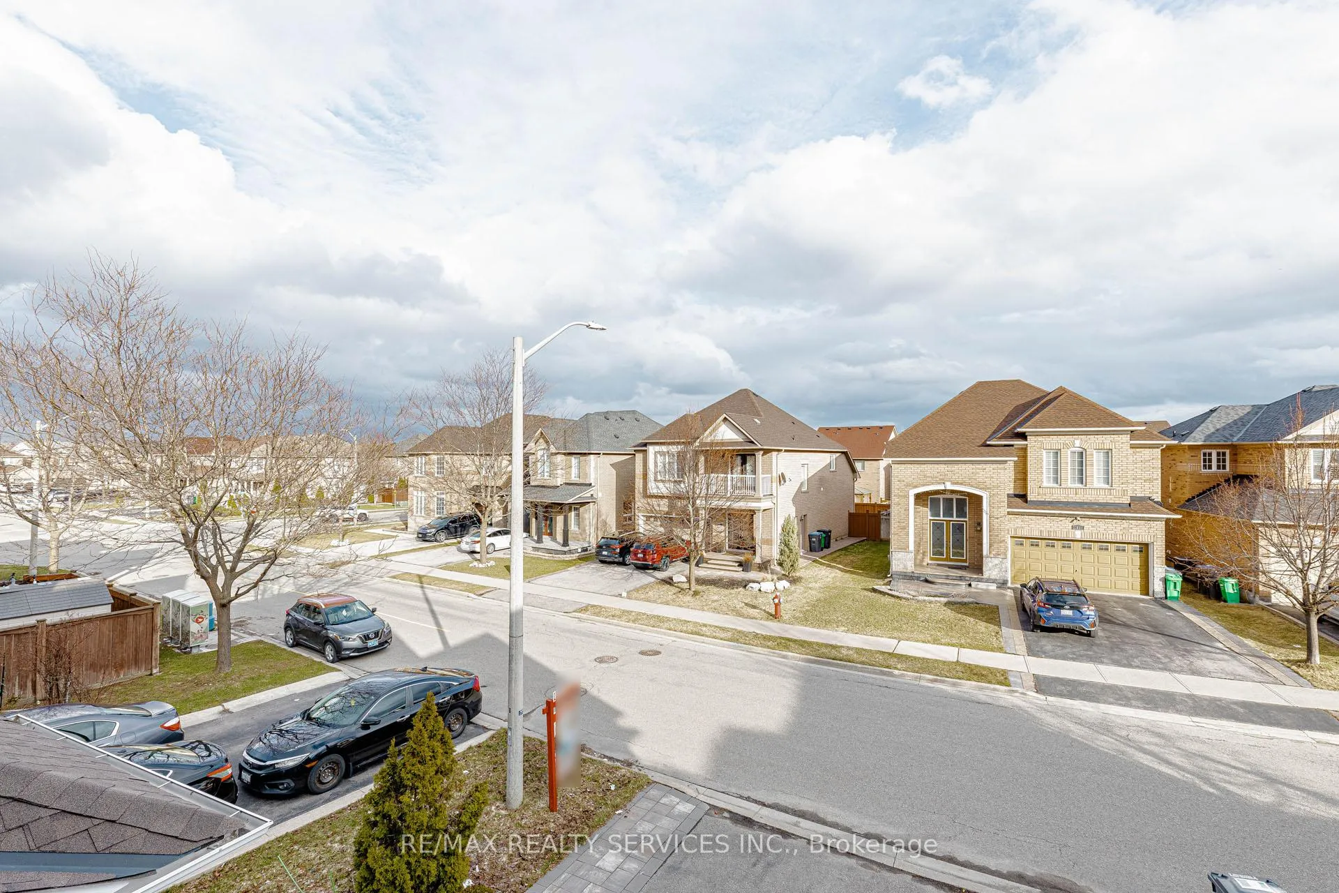 Photo 35 of 116 Chalkfarm Crescent, Brampton, Northwest Sandalwood Parkway — HOMEH