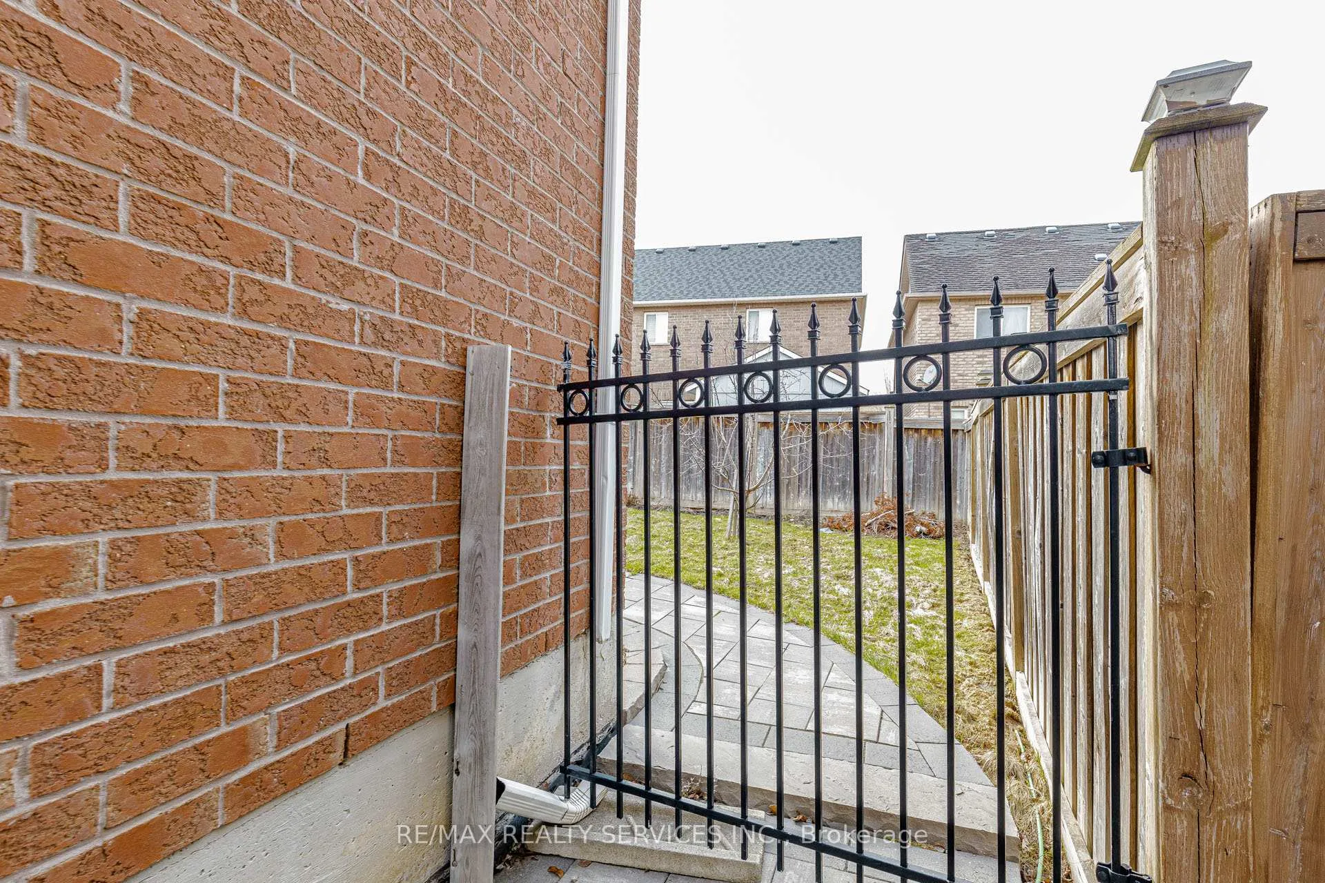 Photo 49 of 116 Chalkfarm Crescent, Brampton, Northwest Sandalwood Parkway — HOMEH