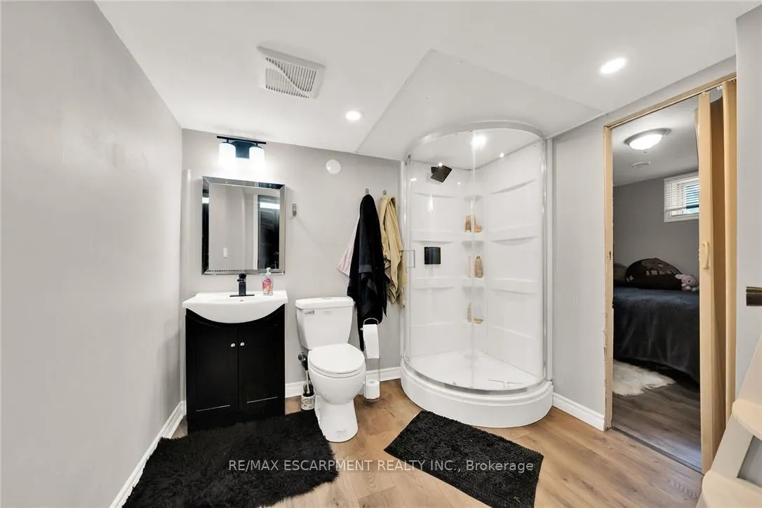 Photo 32 of 226 Carluke Road E, Hamilton, Rural Ancaster — HOMEH