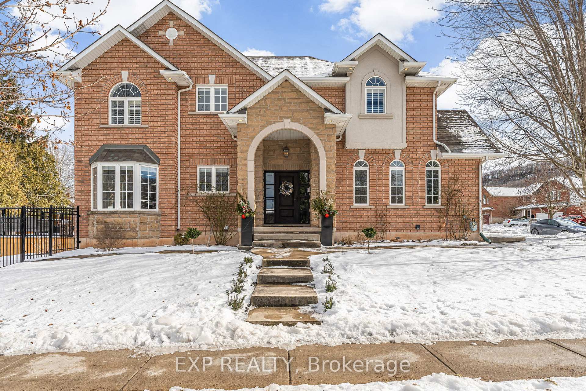 Photo 1 of 1 Evergreens Drive, Grimsby, Grimsby West — HOMEH