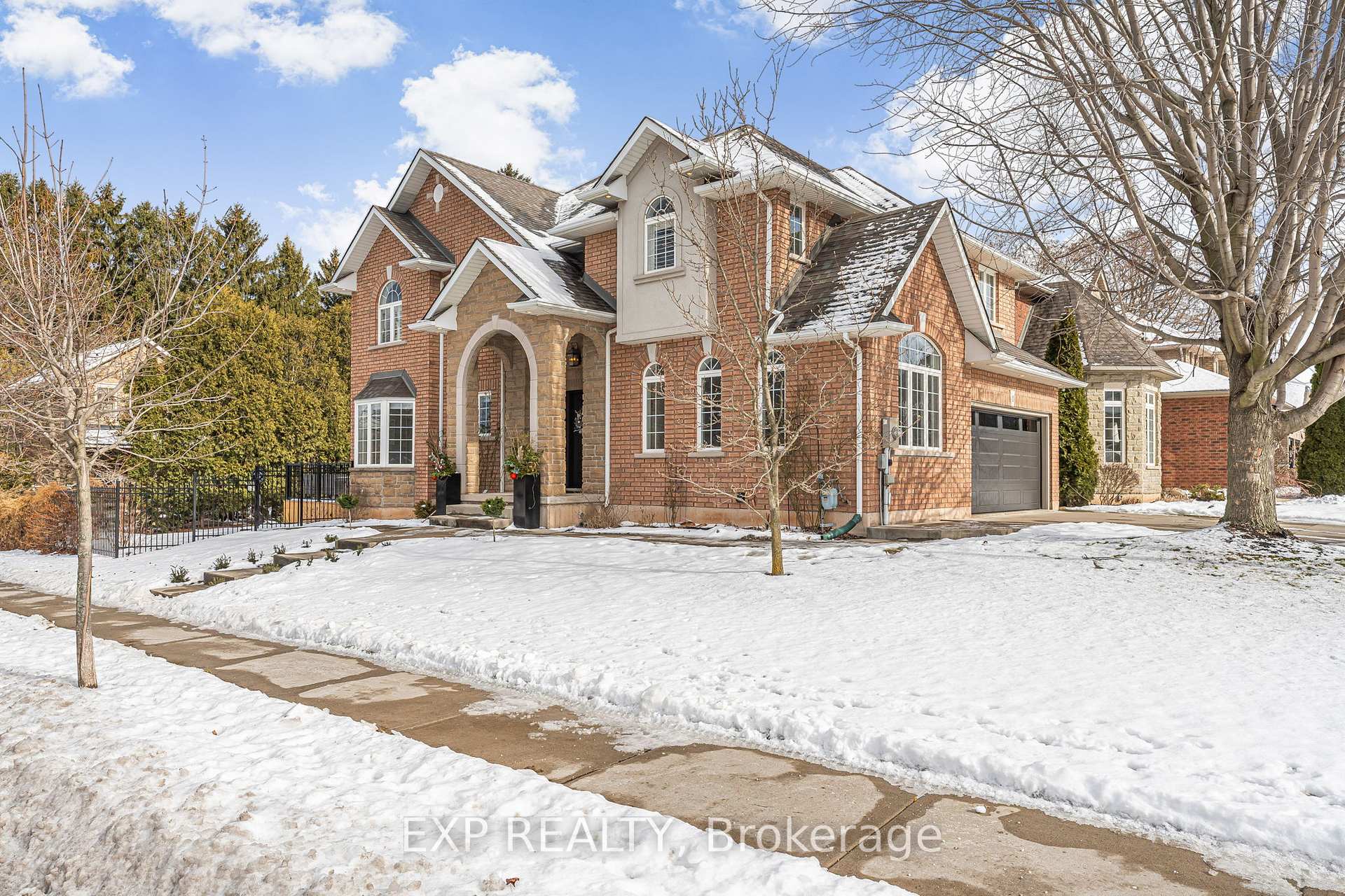Photo 2 of 1 Evergreens Drive, Grimsby, Grimsby West — HOMEH